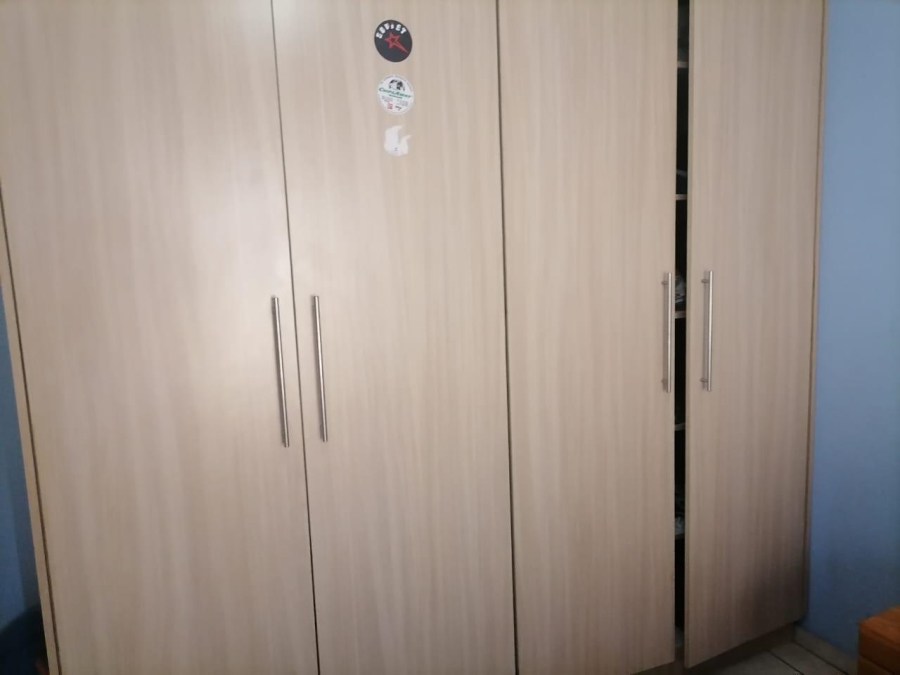 7 Bedroom Property for Sale in Clayville Gauteng