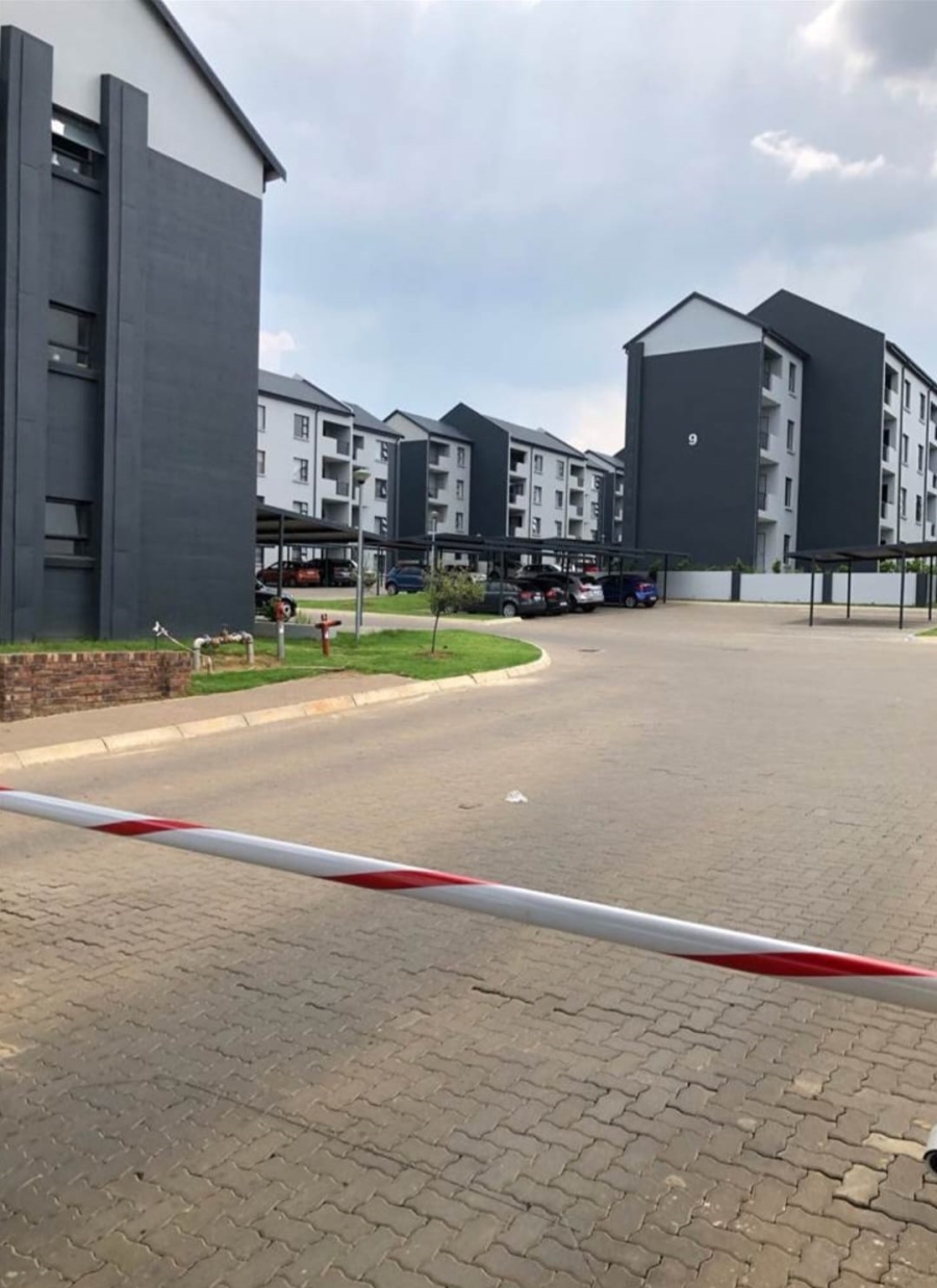 1 Bedroom Property for Sale in Glen Austin Gauteng