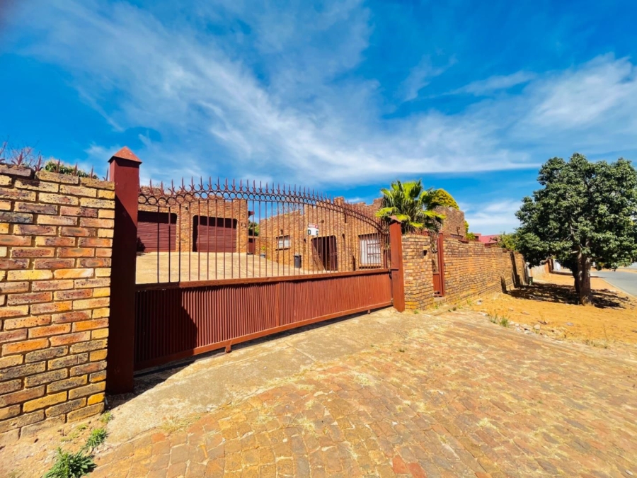 2 Bedroom Property for Sale in Soshanguve AA Gauteng