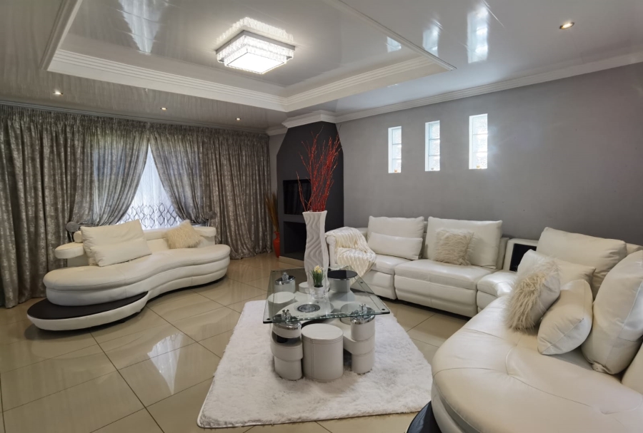 4 Bedroom Property for Sale in Dal Fouche Gauteng