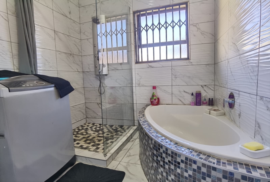 4 Bedroom Property for Sale in Dal Fouche Gauteng