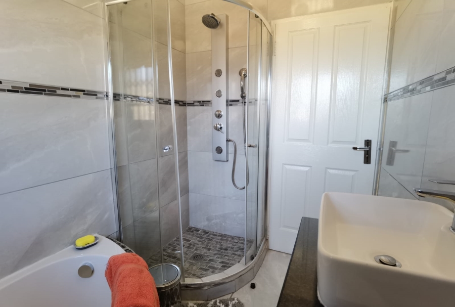 4 Bedroom Property for Sale in Dal Fouche Gauteng