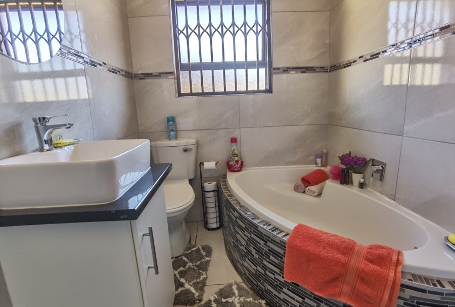 4 Bedroom Property for Sale in Dal Fouche Gauteng