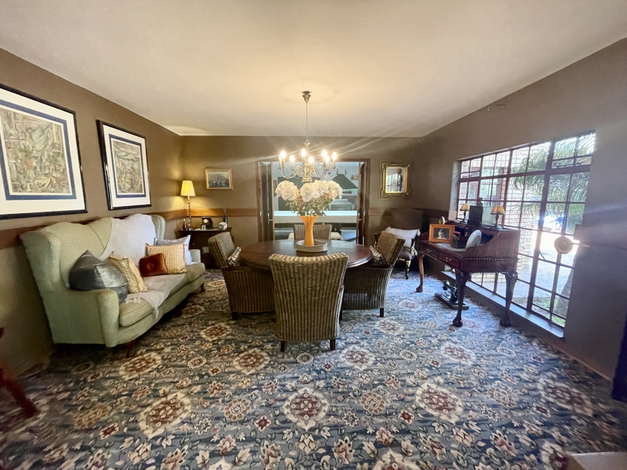 4 Bedroom Property for Sale in Die Hoewes Gauteng