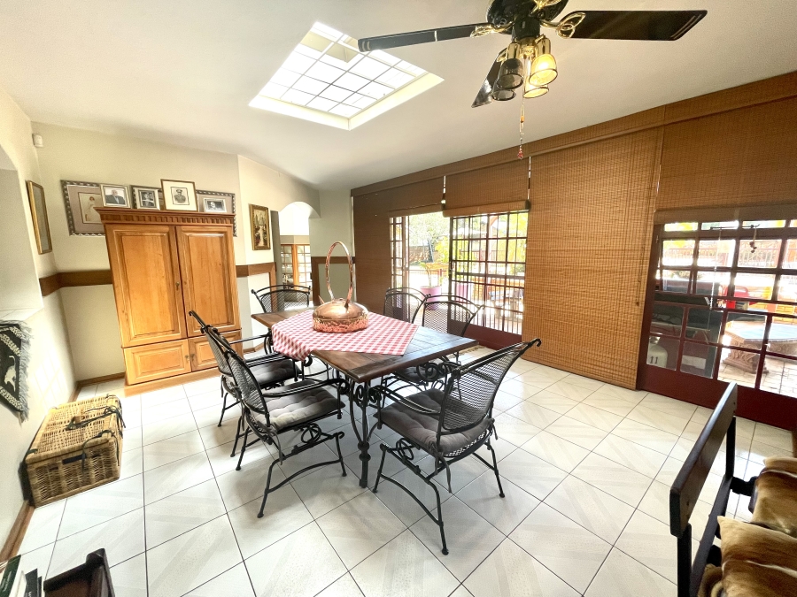 4 Bedroom Property for Sale in Die Hoewes Gauteng