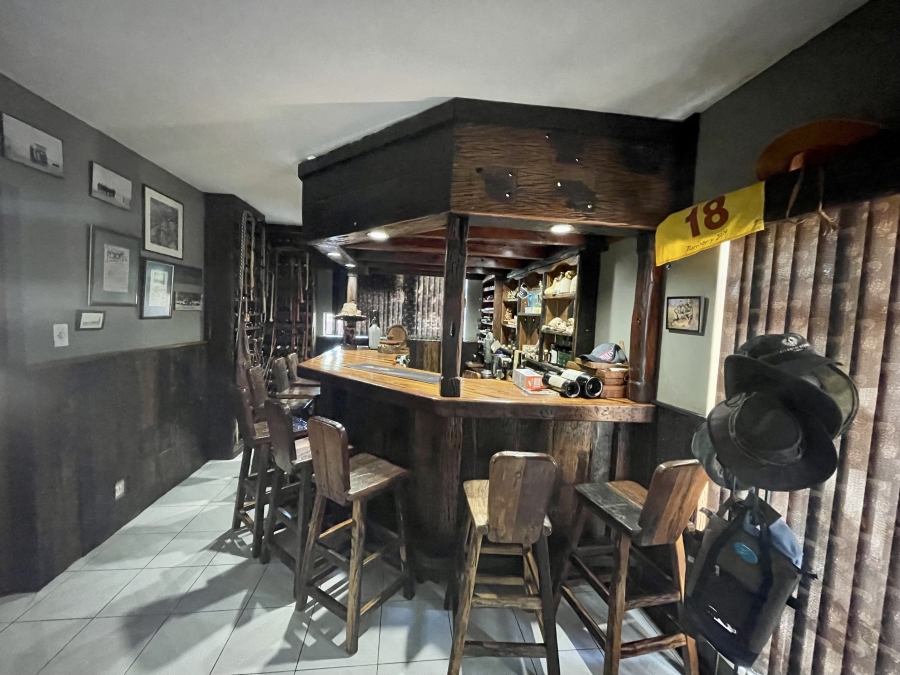 4 Bedroom Property for Sale in Die Hoewes Gauteng