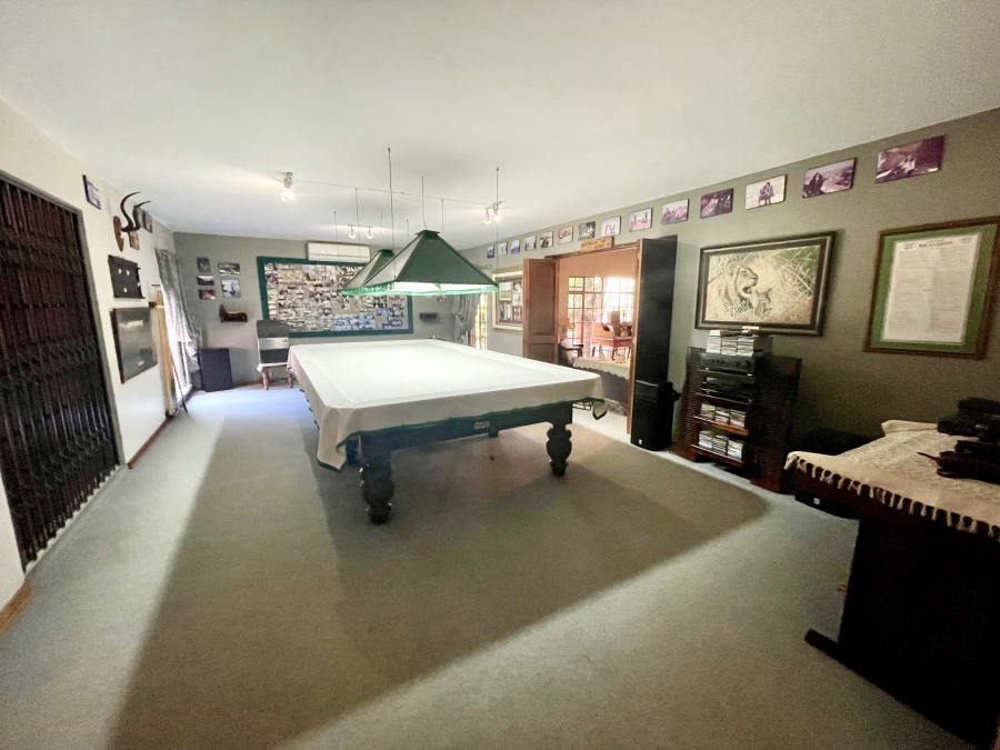 4 Bedroom Property for Sale in Die Hoewes Gauteng