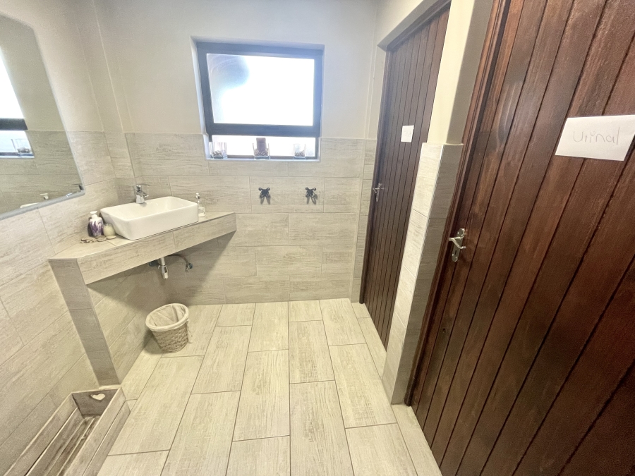 4 Bedroom Property for Sale in Die Hoewes Gauteng