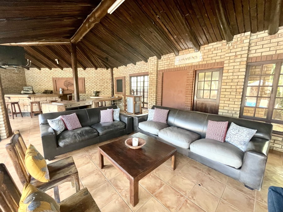 4 Bedroom Property for Sale in Die Hoewes Gauteng