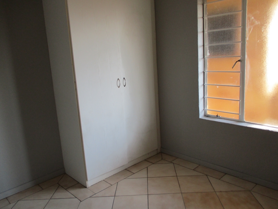 2 Bedroom Property for Sale in Wilro Park Gauteng