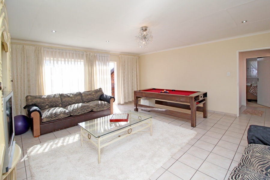 4 Bedroom Property for Sale in Weltevreden Park Gauteng