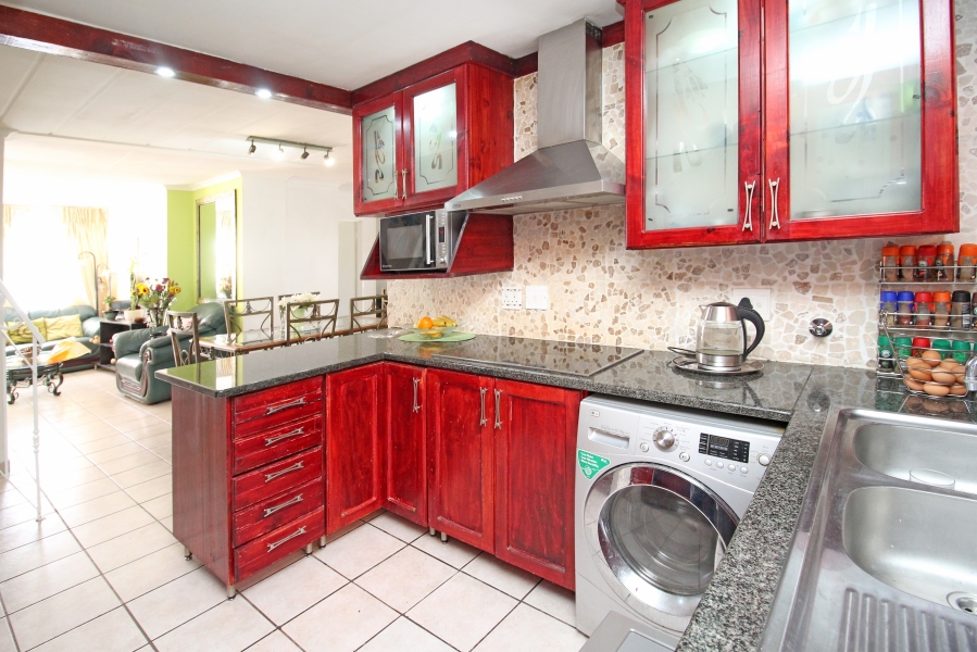 4 Bedroom Property for Sale in Weltevreden Park Gauteng