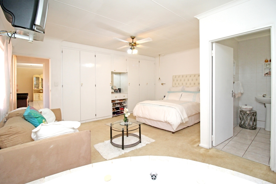 4 Bedroom Property for Sale in Weltevreden Park Gauteng