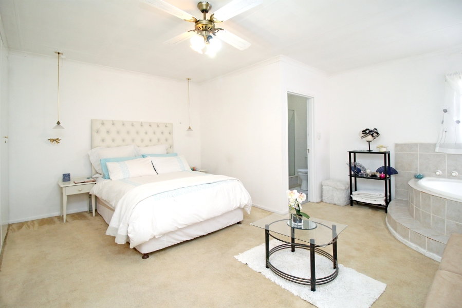 4 Bedroom Property for Sale in Weltevreden Park Gauteng