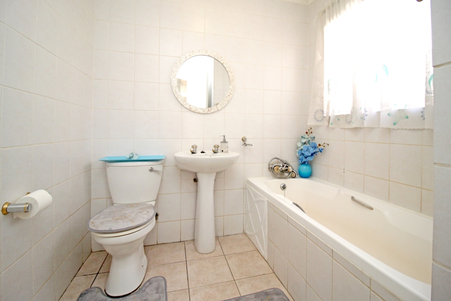 4 Bedroom Property for Sale in Weltevreden Park Gauteng