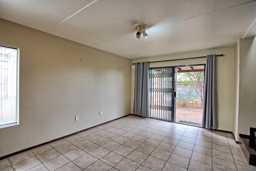 2 Bedroom Property for Sale in Sonneglans Gauteng