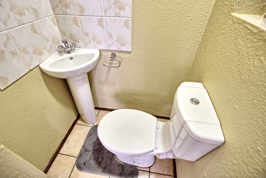 2 Bedroom Property for Sale in Sonneglans Gauteng