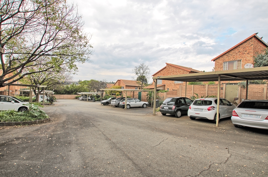 2 Bedroom Property for Sale in Sonneglans Gauteng