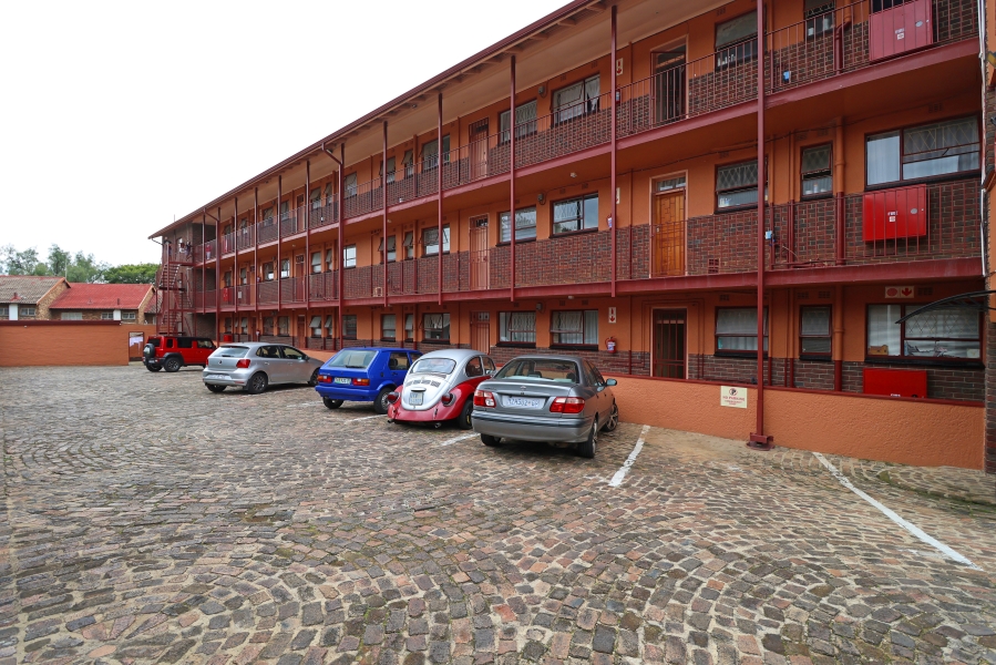 2 Bedroom Property for Sale in Kew Gauteng