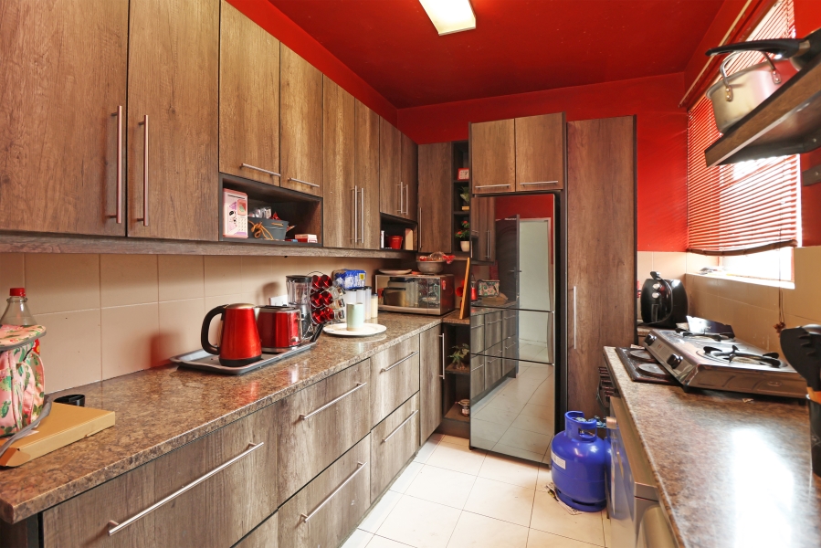 2 Bedroom Property for Sale in Kew Gauteng