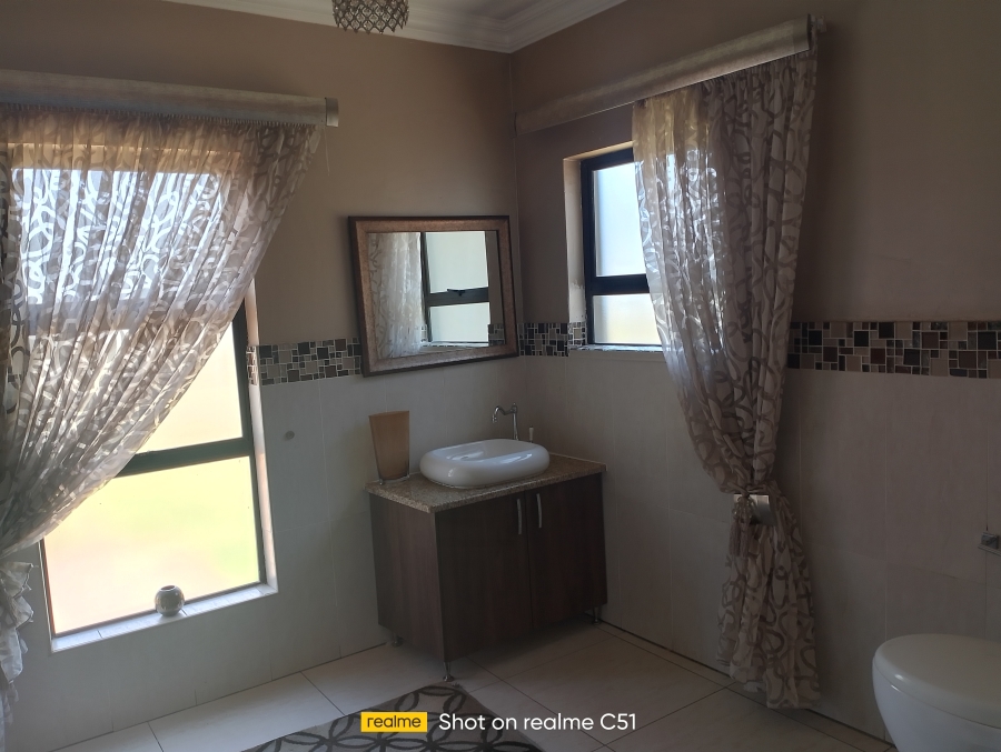 5 Bedroom Property for Sale in Helderwyk Gauteng