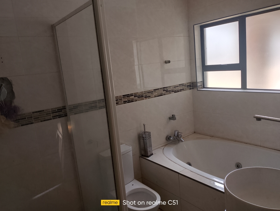 5 Bedroom Property for Sale in Helderwyk Gauteng