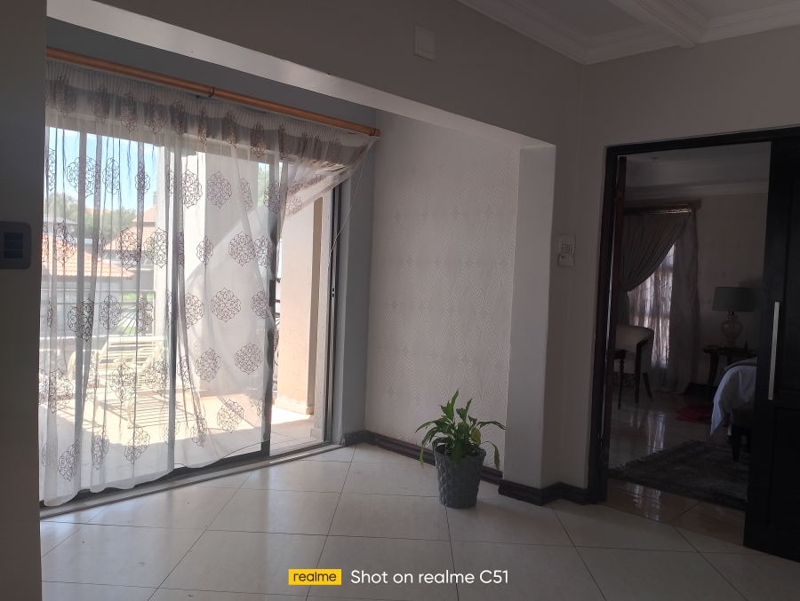 5 Bedroom Property for Sale in Helderwyk Gauteng