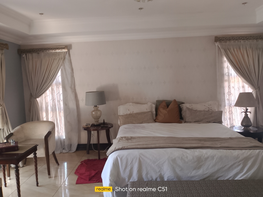 5 Bedroom Property for Sale in Helderwyk Gauteng