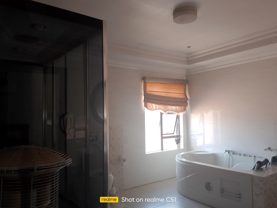 5 Bedroom Property for Sale in Helderwyk Gauteng