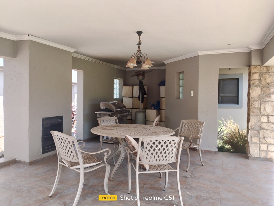 5 Bedroom Property for Sale in Helderwyk Gauteng