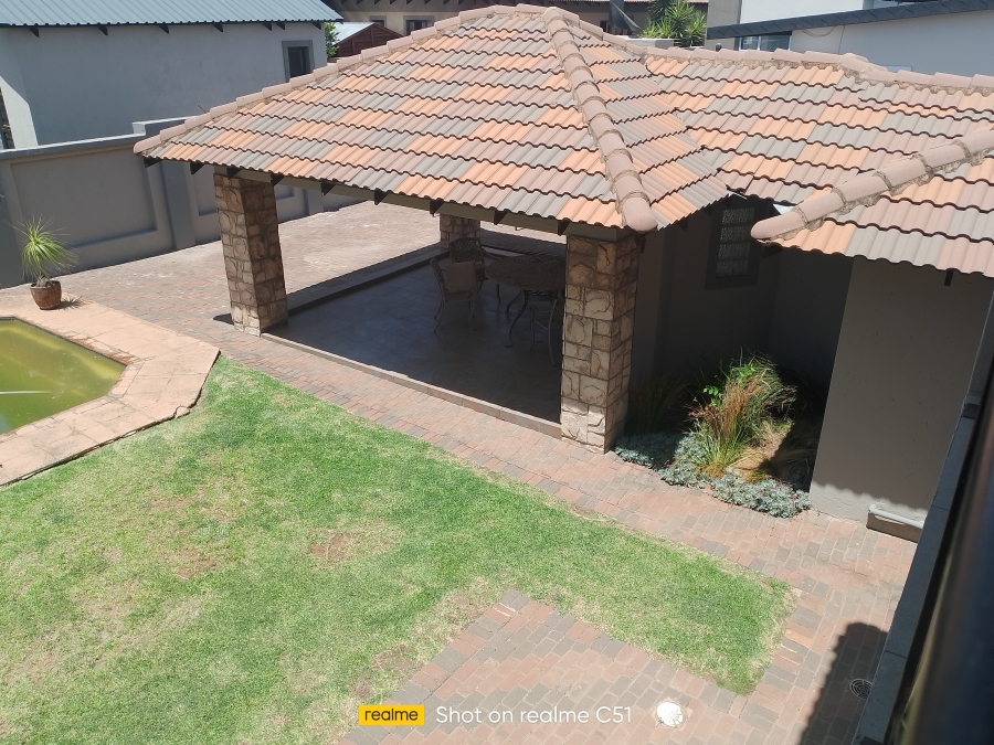 5 Bedroom Property for Sale in Helderwyk Gauteng