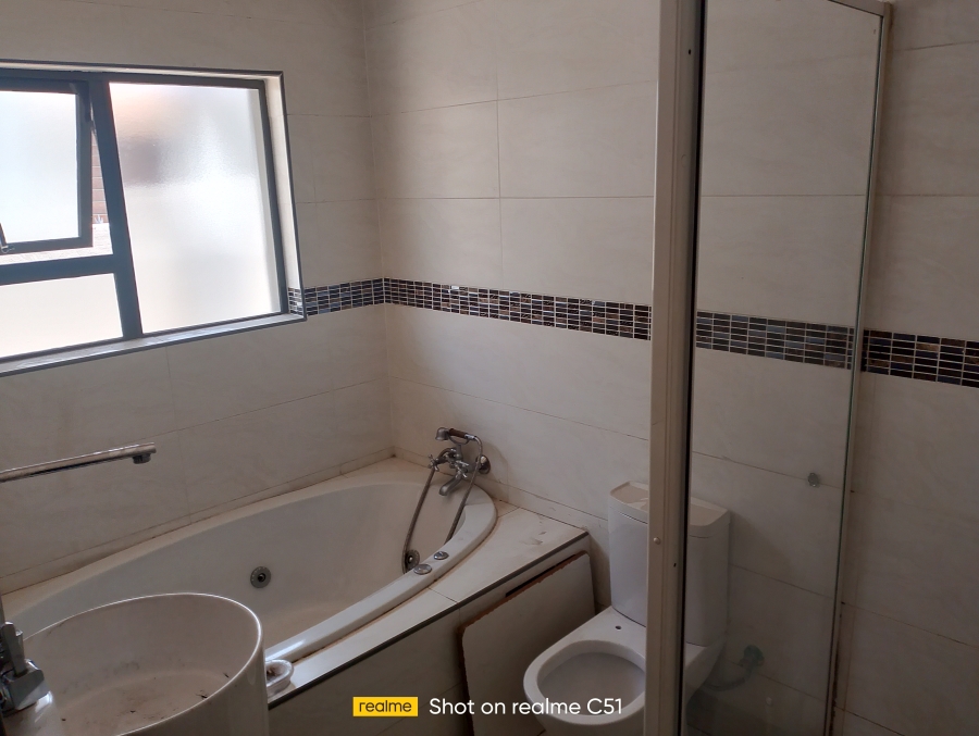 5 Bedroom Property for Sale in Helderwyk Gauteng