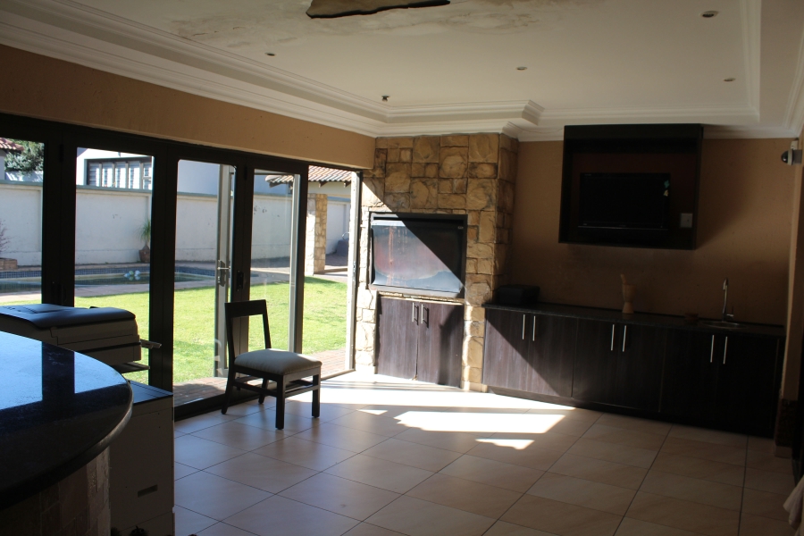 5 Bedroom Property for Sale in Helderwyk Gauteng
