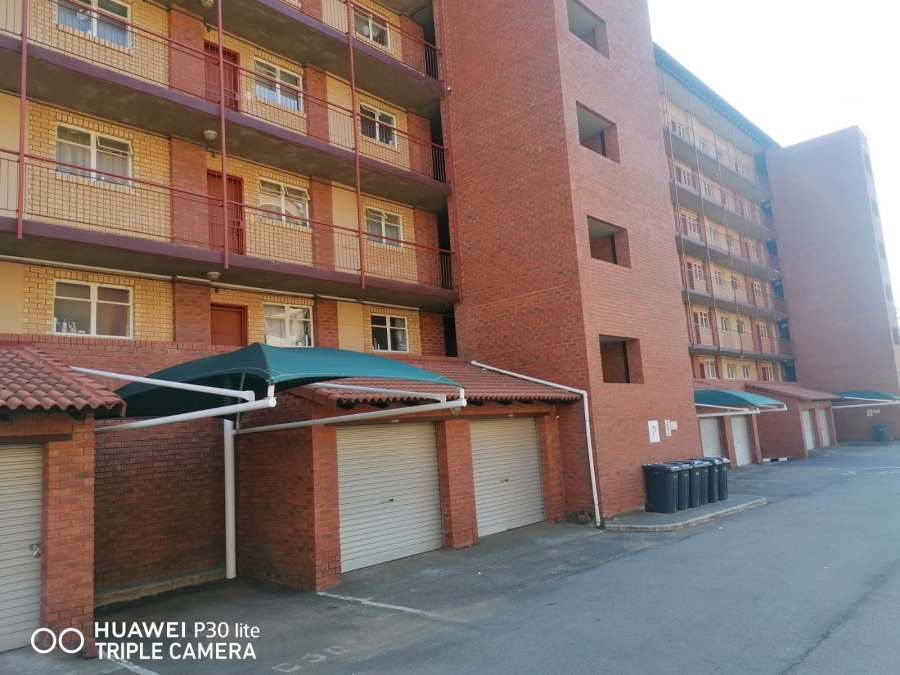 To Let 2 Bedroom Property for Rent in Die Wilgers Gauteng
