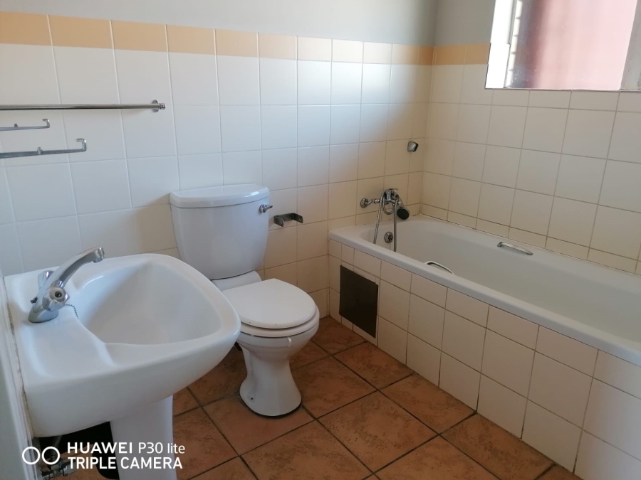 To Let 2 Bedroom Property for Rent in Die Wilgers Gauteng
