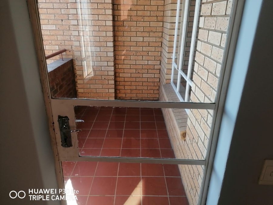 To Let 2 Bedroom Property for Rent in Die Wilgers Gauteng
