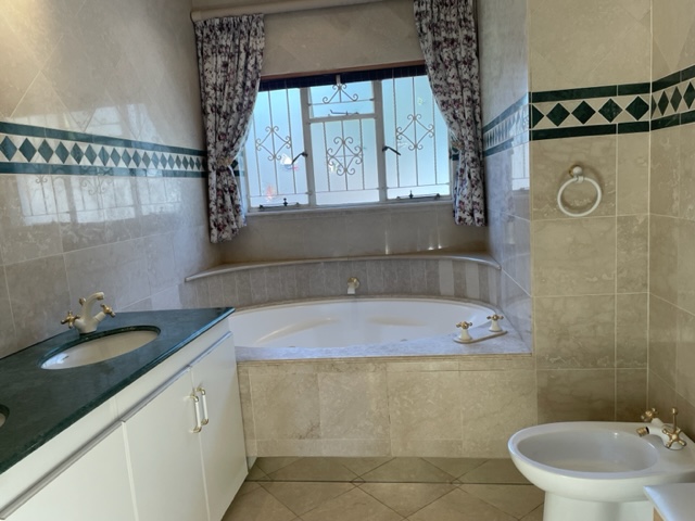 5 Bedroom Property for Sale in Bedfordview Gauteng