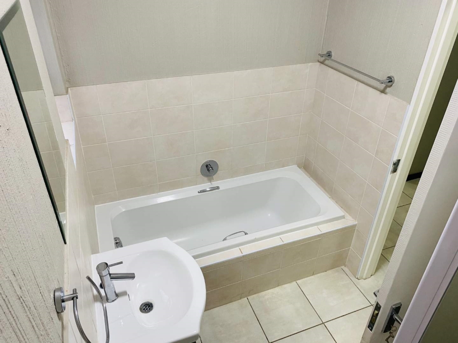 2 Bedroom Property for Sale in Barbeque Downs Gauteng