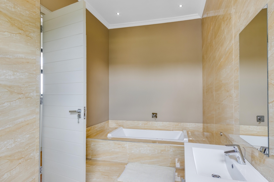 4 Bedroom Property for Sale in Blue Hills Equestrian Estate Gauteng