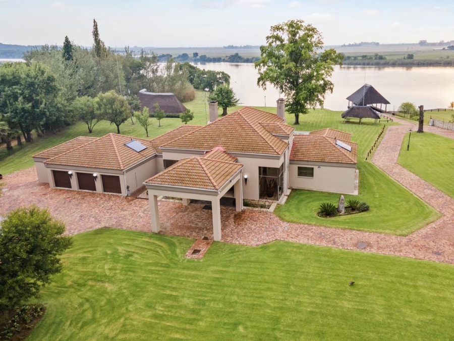 4 Bedroom Property for Sale in Theoville Gauteng