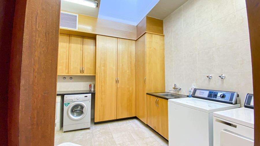 To Let 7 Bedroom Property for Rent in Hyde Park Gauteng