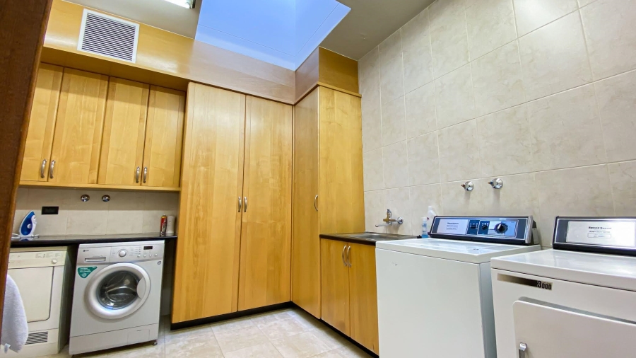 To Let 7 Bedroom Property for Rent in Hyde Park Gauteng