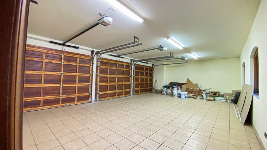 To Let 7 Bedroom Property for Rent in Hyde Park Gauteng