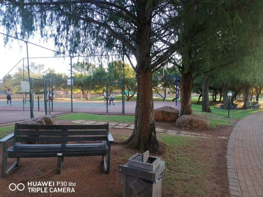 To Let 2 Bedroom Property for Rent in Equestria Gauteng