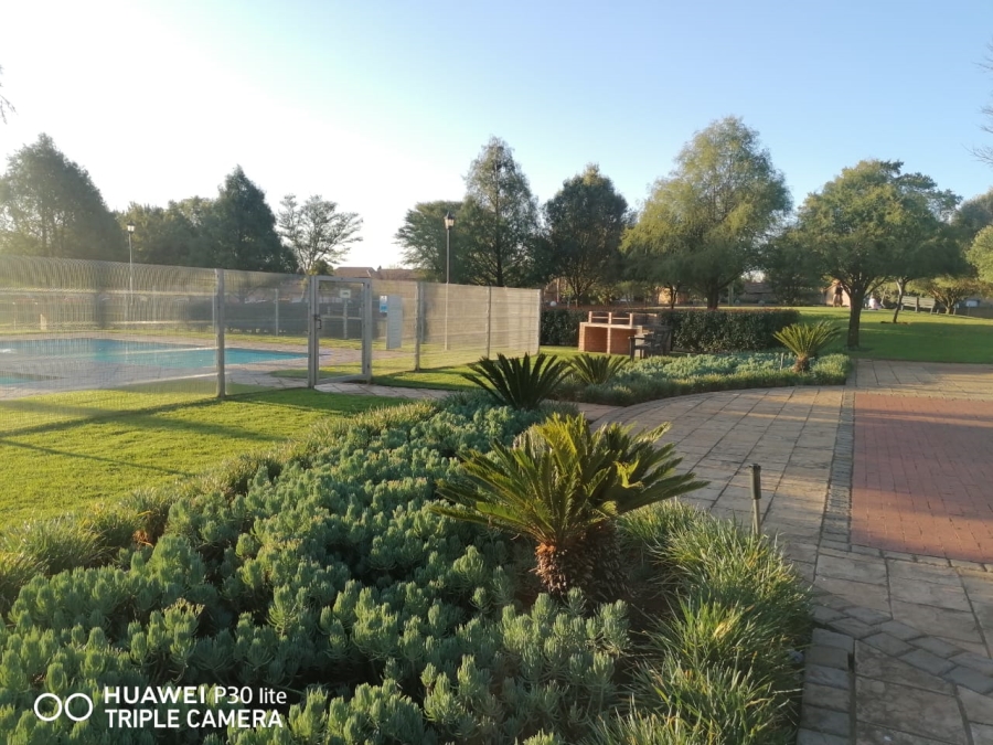 To Let 2 Bedroom Property for Rent in Equestria Gauteng