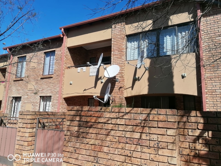 To Let 2 Bedroom Property for Rent in Equestria Gauteng