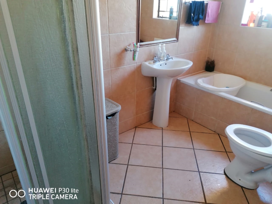 To Let 2 Bedroom Property for Rent in Equestria Gauteng