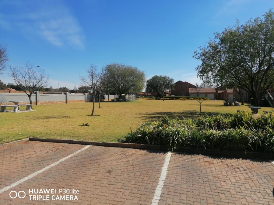 To Let 2 Bedroom Property for Rent in Equestria Gauteng