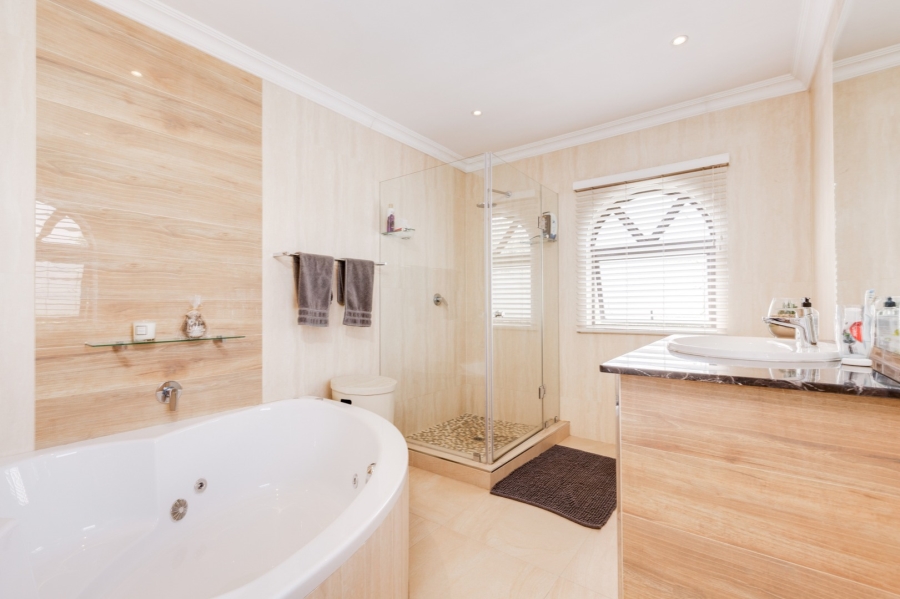 6 Bedroom Property for Sale in Dainfern Golf Estate Gauteng