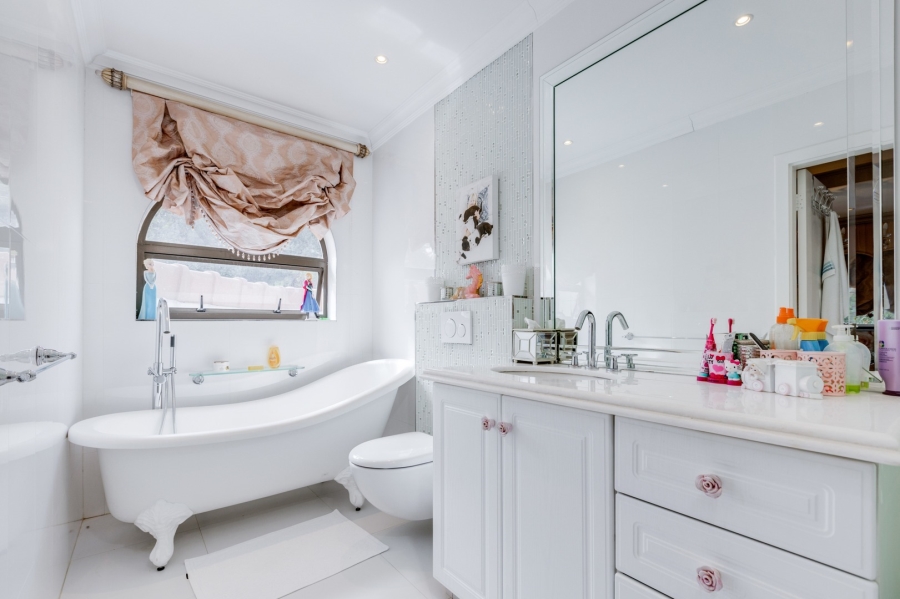 6 Bedroom Property for Sale in Dainfern Golf Estate Gauteng